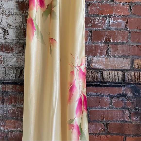 Rare Daisy Yellow Matching Lingerie Set Gown & Robe with Watercolor Floral Print - Picture 9 of 10